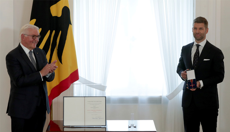 Hitzlsperger bei der Verleihung des Bundesverdientskreuzes