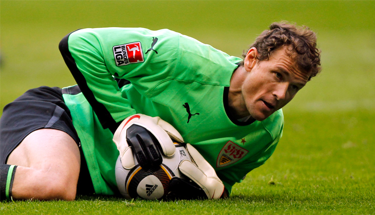 Jens Lehmann sichert den Ball