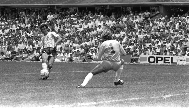 Toni Schumacher in Schwarz-Weiß