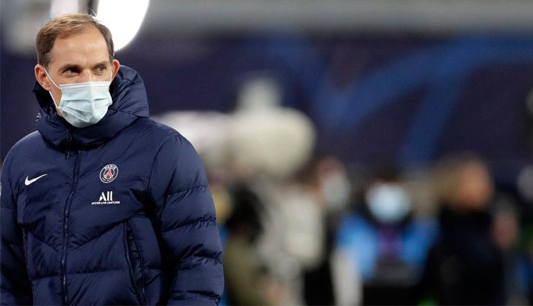 Tuchel mit Maske bei PSG
