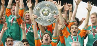 Werder Bremen feiert die Meisterschaft 2004.