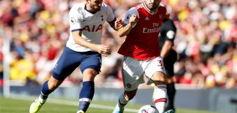 Kolasinac im Zweikampf gegen Kane.