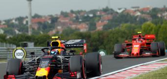 Red Bull und Ferrari beim Testen. 