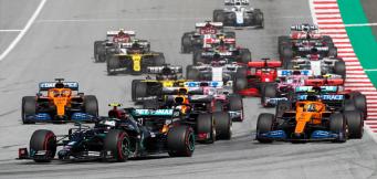 Die Autos kurz nach dem Start.