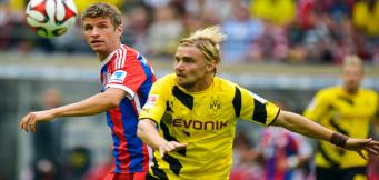 Marcel Schmelzer und Thomas Müller im Kampf um den Ball.