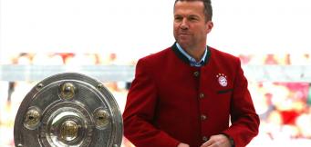 Lothar Matthäus mit der Meisterschale.