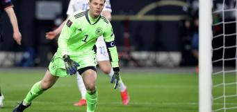 Neuer im Trikot der Nationalmannschaft. 