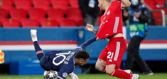 Neymar und Hernandez im in-Fight. 