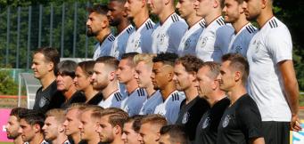 Die deutsche Nationalmannschaft beim Mannschaftsfoto. 