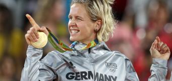Laura Ludwig mit ihrer Goldmedaille