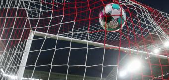 Spielball der Bundesliga im Tor