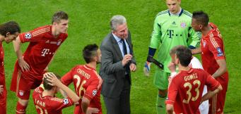 Jupp Heynckes gibt den Bayern Anweisungen